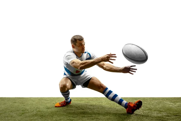 La silueta de un jugador de rugby caucásico aislado sobre fondo blanco —  Fotos de Stock