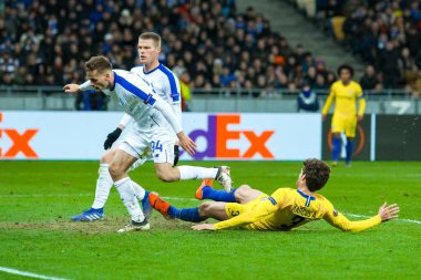Uefa Avrupa Ligi sırasında eylem Dinamo Kiev ve Chelsea oyuncu 18 yuvarlak