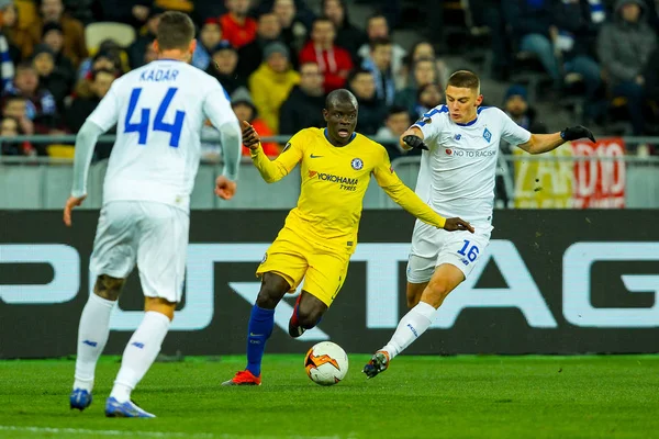 Pemain Dynamo Kiev dan Chelsea beraksi selama babak 1 8 Liga Europa UEFA — Stok Foto