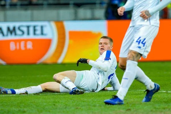 Spelers van Dynamo Kiev in actie tijdens de Uefa Europa League Ronde van 1 8 — Stockfoto