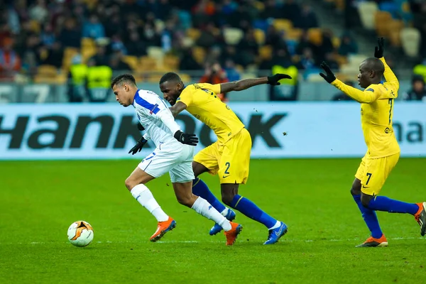 Jogadores do Dynamo Kiev e Chelsea em acção durante a ronda da Liga Europa da UEFA de 18 — Fotografia de Stock