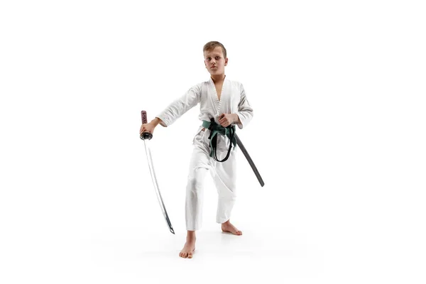 Teen pojke kämpar på aikido träning i kampsport skolan — Stockfoto