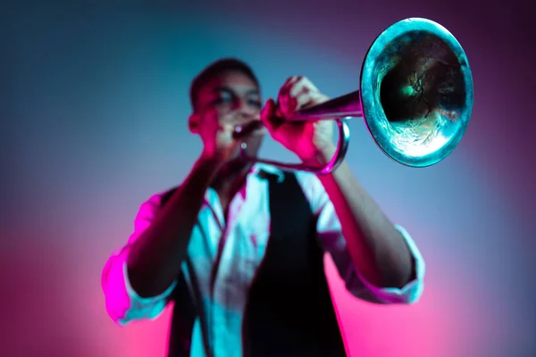 African American jazz musician playing trumpet. — Stock Photo, Image