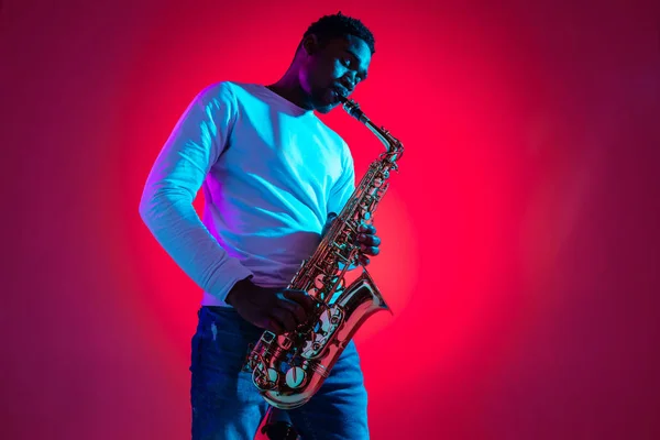 African American jazz musician playing the saxophone. — Stock Photo, Image