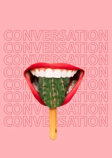 Les lèvres de la femme goûtent la crème glacée au cactus comme bonbons spécifiques. Concept de convrsation épicé avec du texte en arrière-plan. Collage art moderne contemporain . — Photo