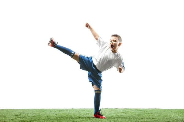 Молодий хлопчик ізольований на білому. футболіст — стокове фото