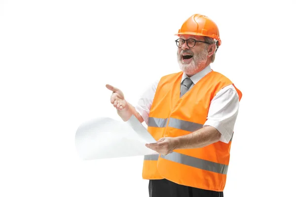 Будівельник в помаранчевому шоломі ізольований на білому — стокове фото