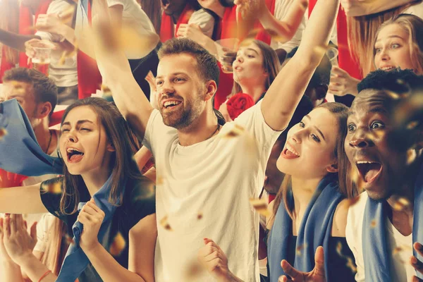 Group of happy fans are cheering for their team victory. — Stock Photo, Image