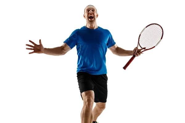 Retrato de um belo jogador de tênis masculino celebrando seu sucesso isolado em um fundo branco — Fotografia de Stock