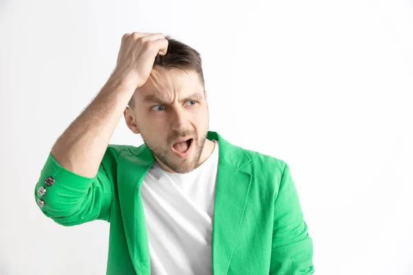 Hermoso hombre mirando sorprendido y desconcertado —  Fotos de Stock