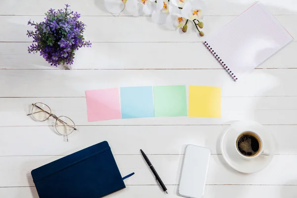 Message at colorful note papers on a desk background. — Stock Photo, Image