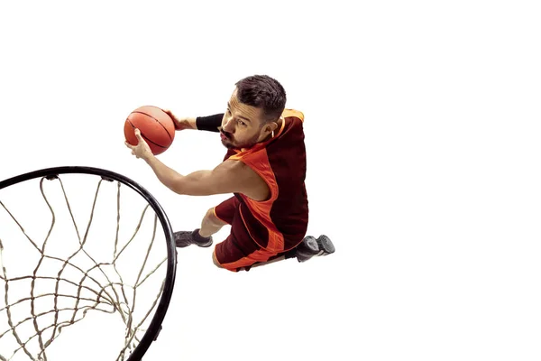 Retrato de comprimento total de um jogador de basquete com bola — Fotografia de Stock