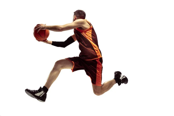 Retrato de comprimento total de um jogador de basquete com bola — Fotografia de Stock