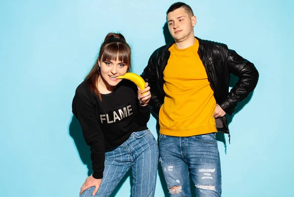 Close up fashion portrait of two young pretty hipster teens — Stock Photo, Image