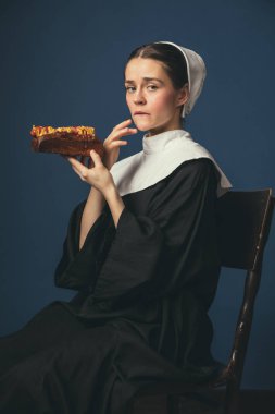 Bir rahibe olarak Ortaçağ genç kadın