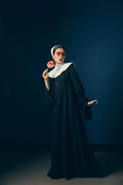 Medieval young woman as a nun — Stock Photo, Image