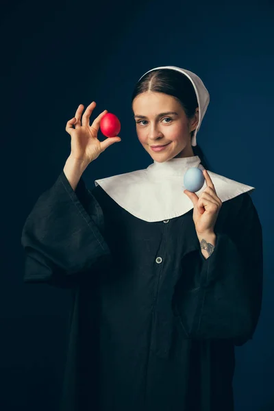 Joven mujer medieval como monja — Foto de Stock