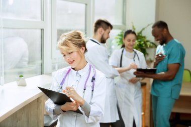 Sağlık halkı grubu. Hastane ofisinde veya klinikte çalışan profesyonel doktorlar