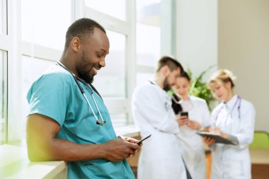 Sağlık halkı grubu. Hastane ofisinde veya klinikte çalışan profesyonel doktorlar