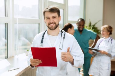 Sağlık halkı grubu. Hastane ofisinde veya klinikte çalışan profesyonel doktorlar