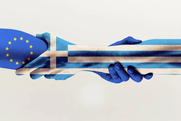 Mannelijke handen houden gekleurd in blauwe EU en Griekenland vlag — Stockfoto