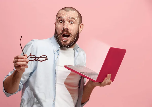 Neue Gesichtserkennungstechnologie auf polygonalem Gitter — Stockfoto