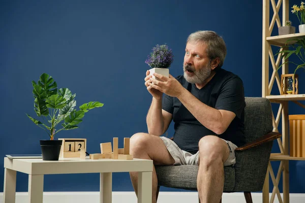 Alzheimer desease ile eski sakallı adam