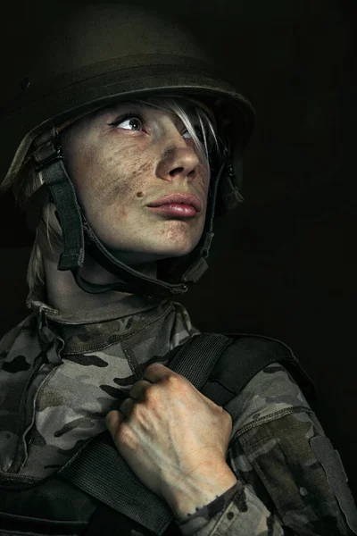 Portrait of young female soldier — Stock Photo, Image