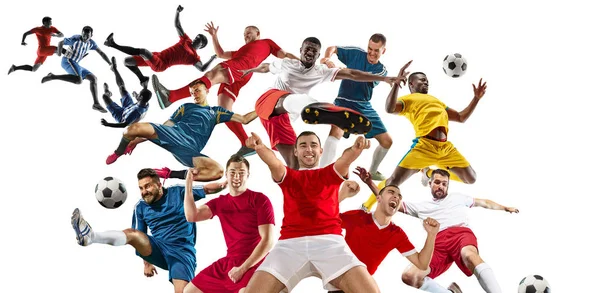 Uomini professionisti giocatori di calcio con la palla isolato bianco studio sfondo — Foto Stock