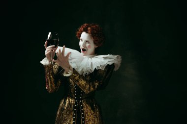 Bir düşes olarak Ortaçağ genç kadın