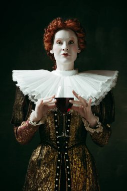 Bir düşes olarak Ortaçağ genç kadın