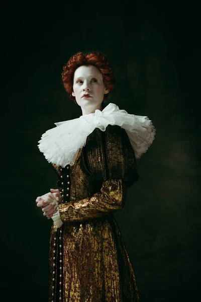 중세 젊은 여자 로 a duchess — 스톡 사진