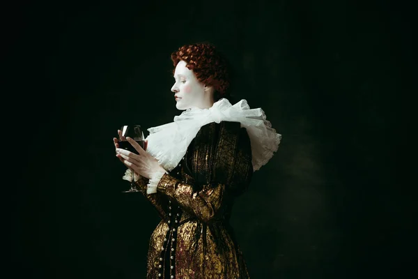 Середньовічна молода жінка як Герцогиня — стокове фото