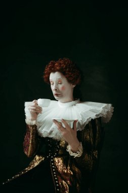 Bir düşes olarak Ortaçağ genç kadın