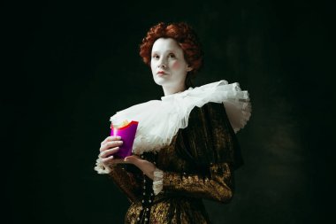 Bir düşes olarak Ortaçağ genç kadın