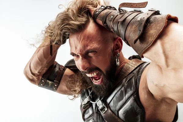 Mann im Cosplay thor isoliert auf weißem Studiohintergrund — Stockfoto