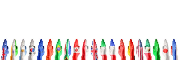 Mãos coloridas em bandeiras de países participantes do Grupo dos Vinte — Fotografia de Stock