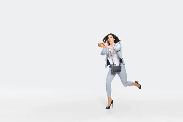 Young woman comes late for work — Stock Photo, Image