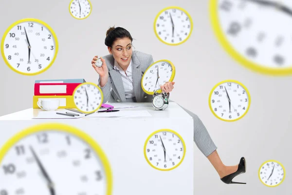 Young woman cant wait to go home from the nasty office — 스톡 사진