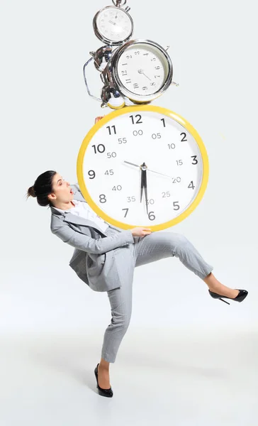 Jovem mulher não pode organizar o seu tempo de trabalho — Fotografia de Stock