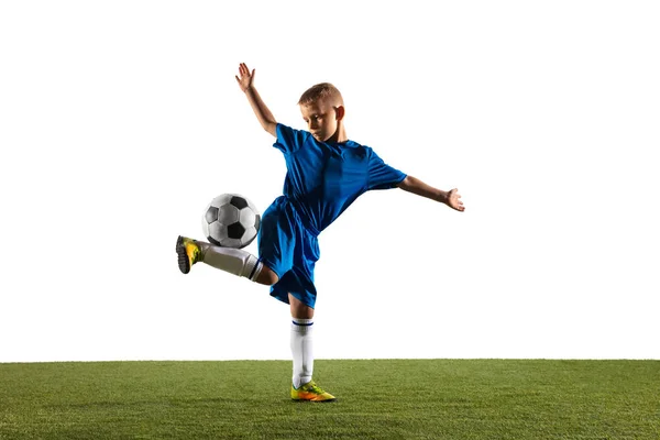 Jonge jongen als voetbal of voetbalspeler op witte studio achtergrond — Stockfoto