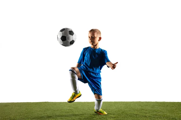 Jovem como um jogador de futebol ou futebol em fundo estúdio branco — Fotografia de Stock