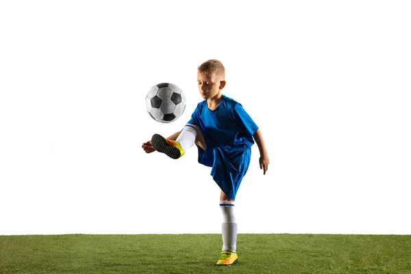 Jovem como um jogador de futebol ou futebol em fundo estúdio branco — Fotografia de Stock