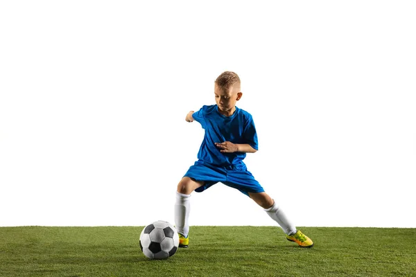 Joven como futbolista o futbolista sobre fondo blanco — Foto de Stock