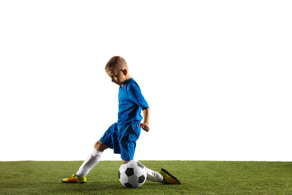Młody chłopak jako piłkarz lub piłkarz na białym tle Studio — Zdjęcie stockowe