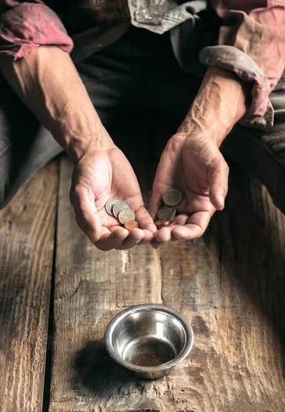 Male beggar hands seeking money on the wooden floor at public path way — Stock Photo, Image