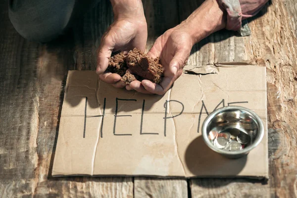 Male beggar hands seeking money on the wooden floor at public path way — Stock Photo, Image