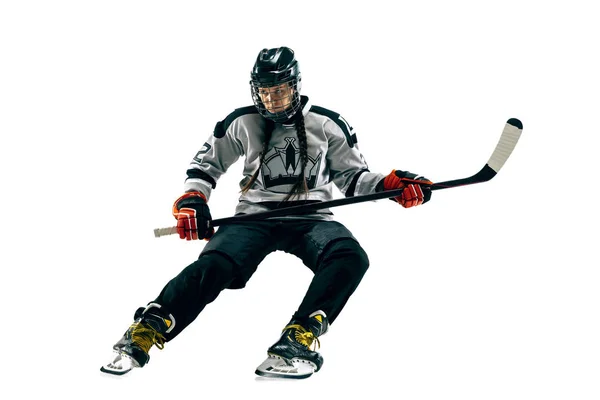Joven jugadora de hockey con el palo aislado sobre fondo blanco — Foto de Stock