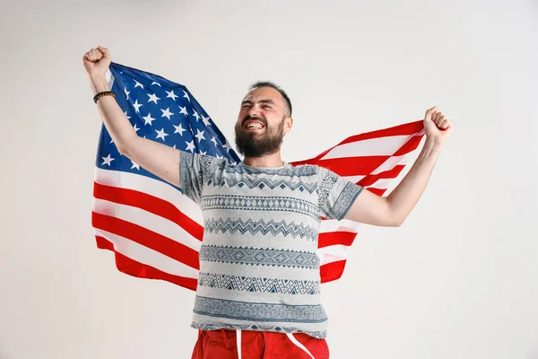 アメリカ合衆国の旗を持つ若者 — ストック写真