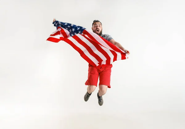 Νέος άντρας με τη σημαία των Ηνωμένων Πολιτειών της Αμερικής — Φωτογραφία Αρχείου